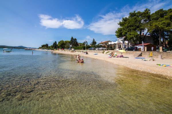 Adria Apartments Sveti Filip i Jakov Bagian luar foto